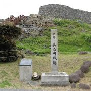 目の前に東シナ海が広がる城跡