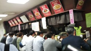 ランチ時は長蛇の列