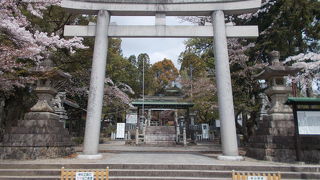 犬山城の登り口にあります。