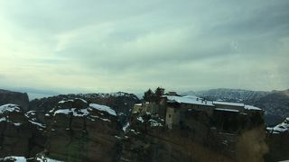 600ｍ前後の崖に6軒の修道院があった