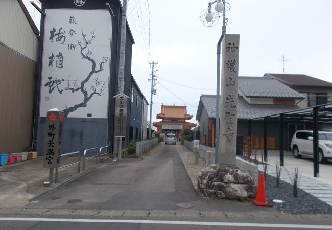 かつての城下町のさらに南にあります。