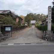 犬山遊園駅から南にあります。
