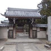 犬山城下町の寺内町にあります。