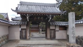 犬山城下町の寺内町にあります。