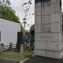 橋を支える大きな柱