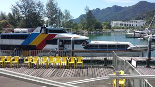 フェリーで国境越え