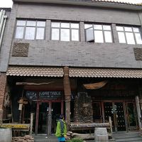 1階がパブで、宿の入り口と共用です