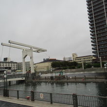 跳ね橋のひびが気になります