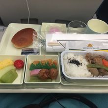 エコノミークラス機内食