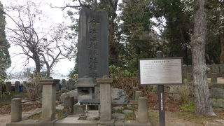 女性たちを祀る慰霊碑