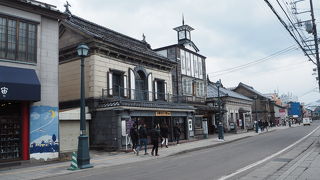 観光客で賑わう