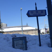 3月でも日陰に雪が