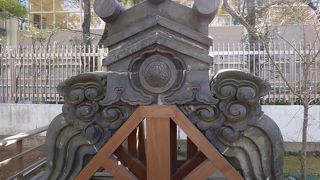 意匠を凝らした鬼瓦を間近で