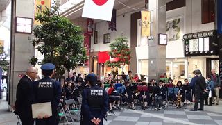 アーケードは、ブラスバンド演奏にピッタリ。