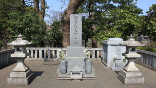 若林公園の一角にあり