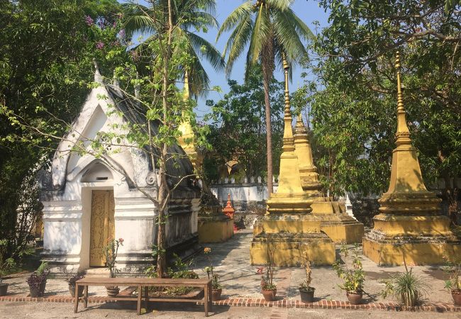 国立博物館の近くの細い脇道に入ったところにある寺院！