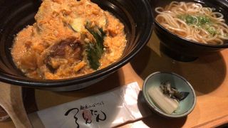 落ち着いた店内