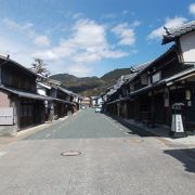 長良川鉄道の美濃市駅と梅山駅の間にあります。