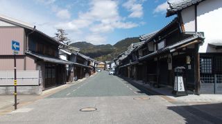 長良川鉄道の美濃市駅と梅山駅の間にあります。