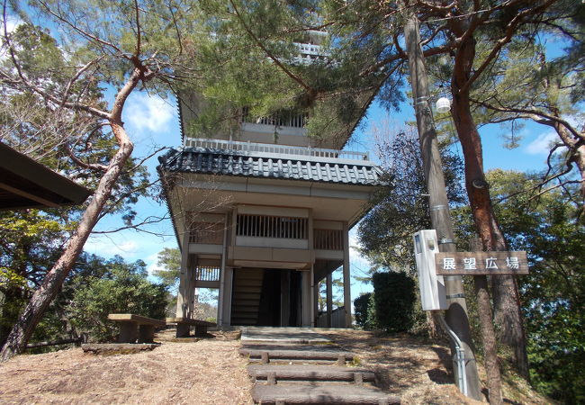美濃市の西側にある小倉山全体が公園です。