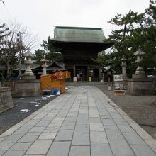 正面に「髄神門」が見えてきます