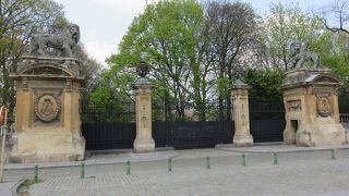 王宮と国会議事堂に挟まれた・・・