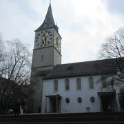 ヨーロッパ最大の時計文字盤の塔。チューリッヒの駅近の３大宗教建築物の中で一番チューリッヒ駅に近い