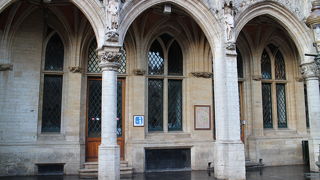 市庁舎の建物の１階