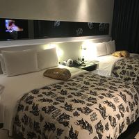 金の物体はボクシンググローブ型のクッションですw