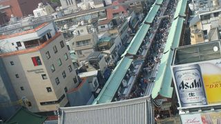 仲見世はいつでも大混雑です