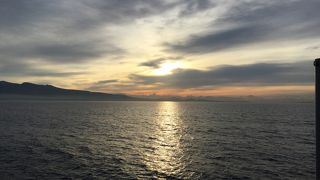 穏やかなアポロ湾