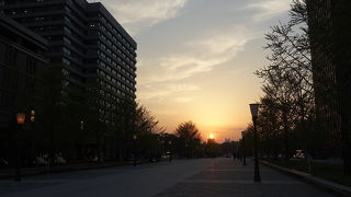 都心で見る夕陽