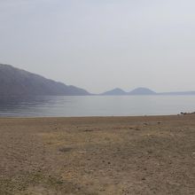 湖畔の風景