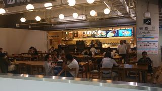 出発前に便利な空港ターミナルの食事処