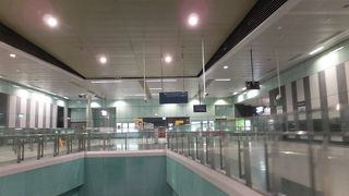 夜は誰もいない。