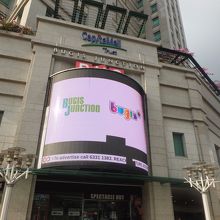 １階正面から。