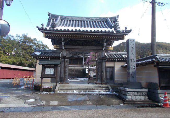 町の北側のエリアにあります。