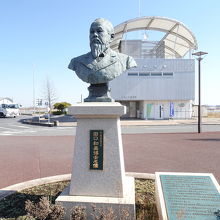 解剖学の父と言われる田口和美博士の銅像