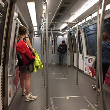 モノレールで空港ビルへ