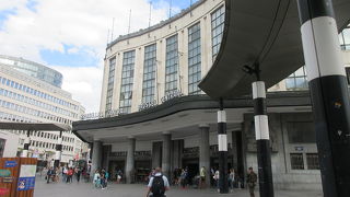 市内中心部にあります