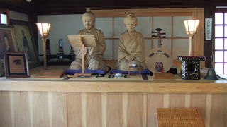 （再訪）本堂には坂本龍馬とおりょうさんの木像があります