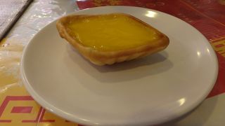 エッグタルトのお店。濃厚な卵味です。