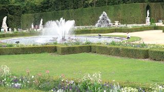 『ヴェルサイユ庭園案内法』＝ルイ14世のガイドに素直に従って、庭園を見学