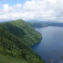 外輪山の急峻な斜面