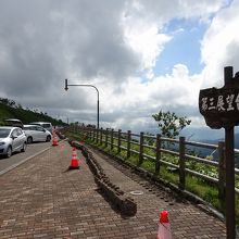 駐車場は道路沿いに