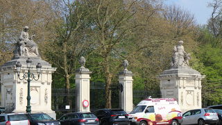 王宮の前の公園