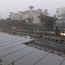 集中豪雨。呆然。