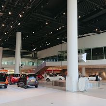 日産グローバル本社のビルの中です。