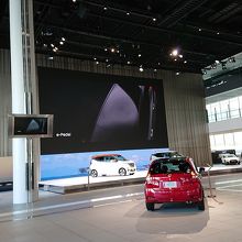 スクリーン付の展示コーナーが数ヵ所あり、楽しめます。