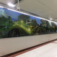 ダウンタウン線ヒルビュー駅にて